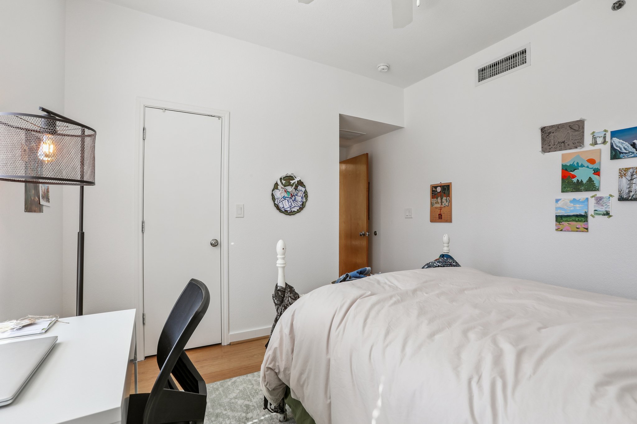 711 West 26th Street, Unit 704 Austin, TX 78705 - Photo 23 of 32 a bedroom with a bed and a chair