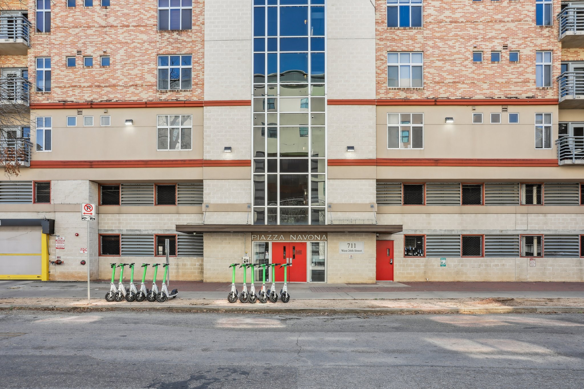711 West 26th Street, Unit 704 Austin, TX 78705 - Photo 32 of 32 a view of a building with street
