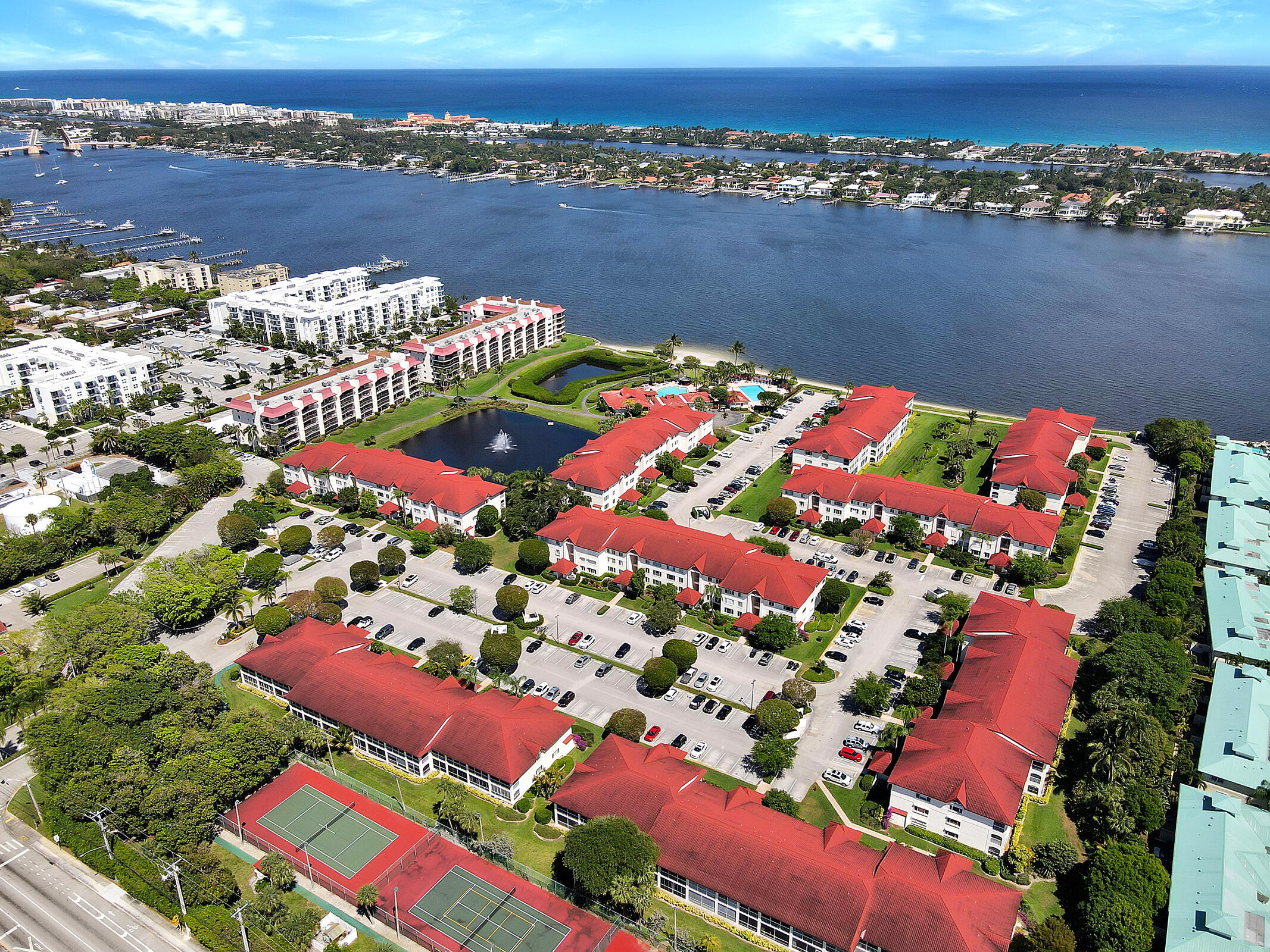 103 Half Moon Circle, Unit E2 Hypoluxo, FL 33462 - Photo 3 of 52 103 - 004