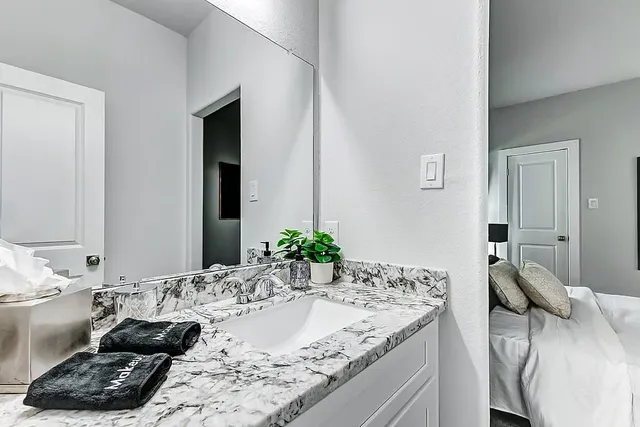 $2,650 | 4677 Bellfort Avenue, Unit B, Houston, TX 77051