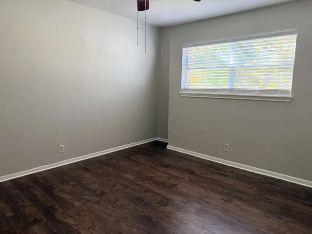 $995 | 2102 5th Avenue North, Unit 12, Texas City, TX 77590