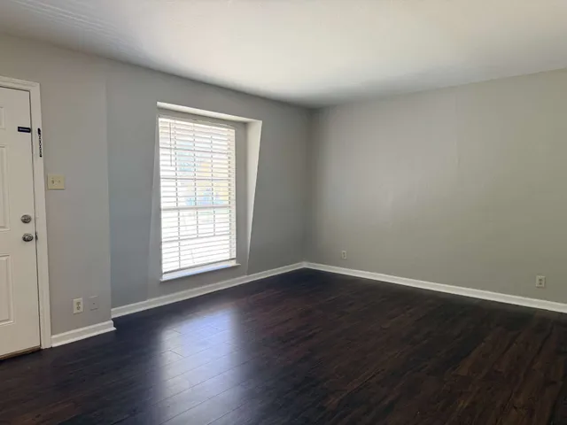 $995 | 2102 5th Avenue North, Unit 12, Texas City, TX 77590