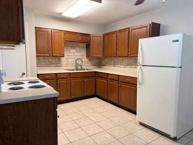 $995 | 2102 5th Avenue North, Unit 12, Texas City, TX 77590