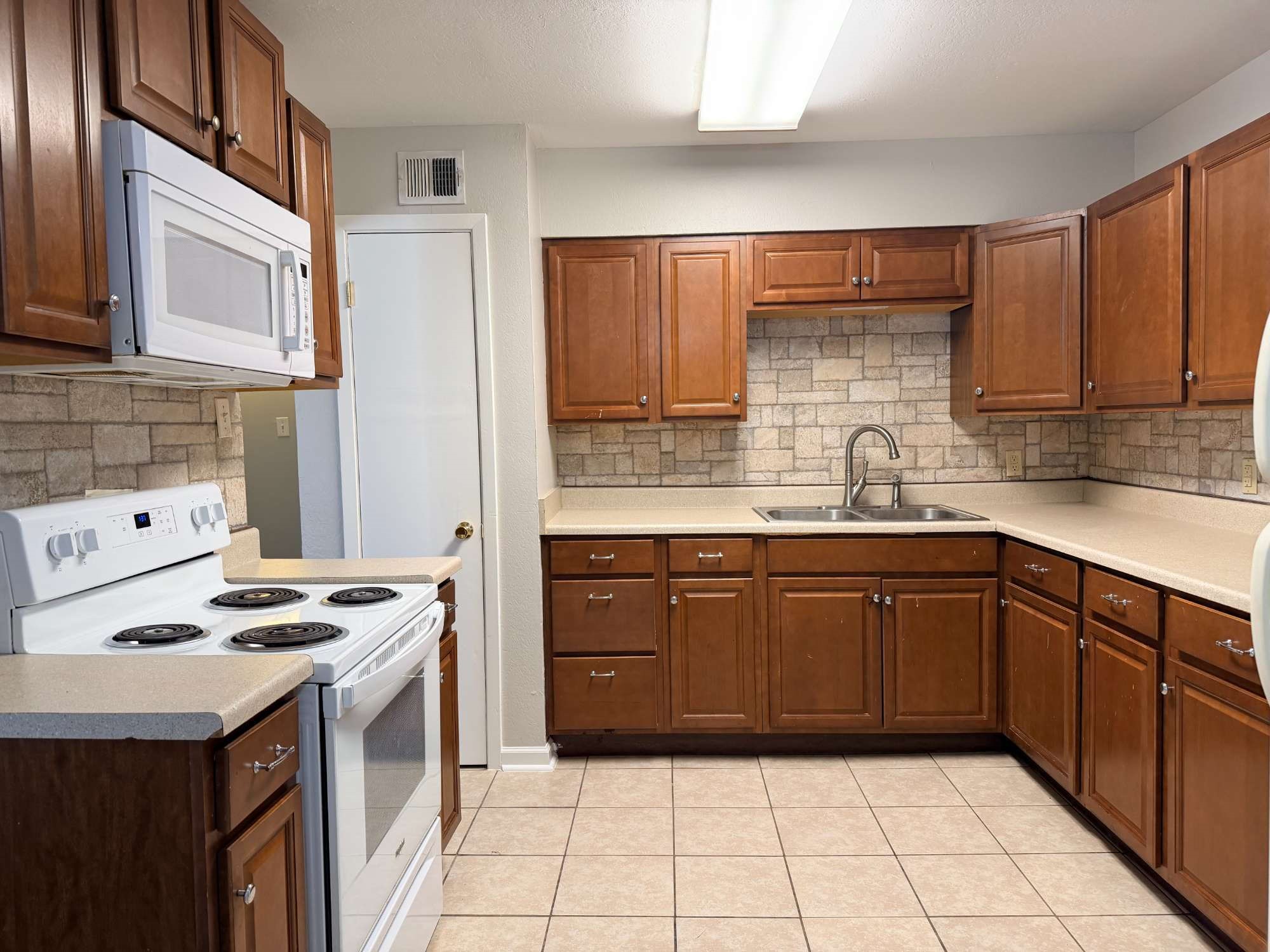 2102 5th Avenue North, Unit 12 Texas City, TX 77590 - Photo 5 of 14