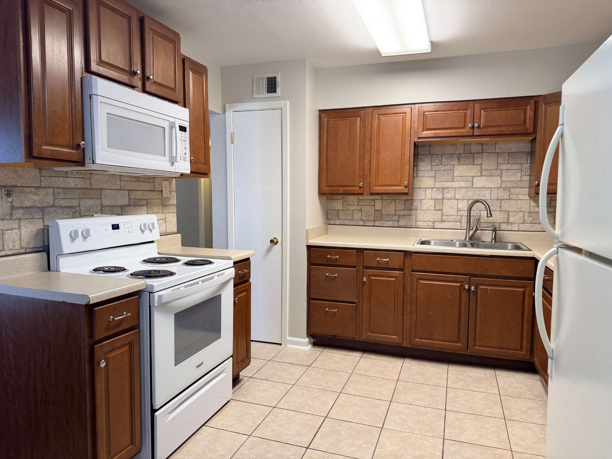 2102 5th Avenue North, Unit 12 Texas City, TX 77590 - Photo 6 of 14