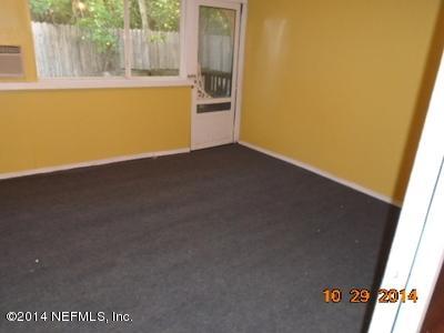 4681 Barnes Road South Jacksonville, FL 32207 - Photo 15 of 15 an empty room with a window