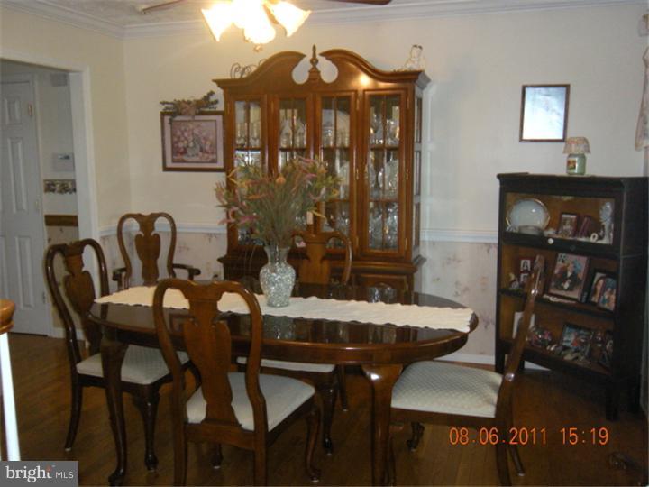 27737 Mt Pleasant Road Columbus, NJ 08022 - Photo 3 of 23 Dining Room