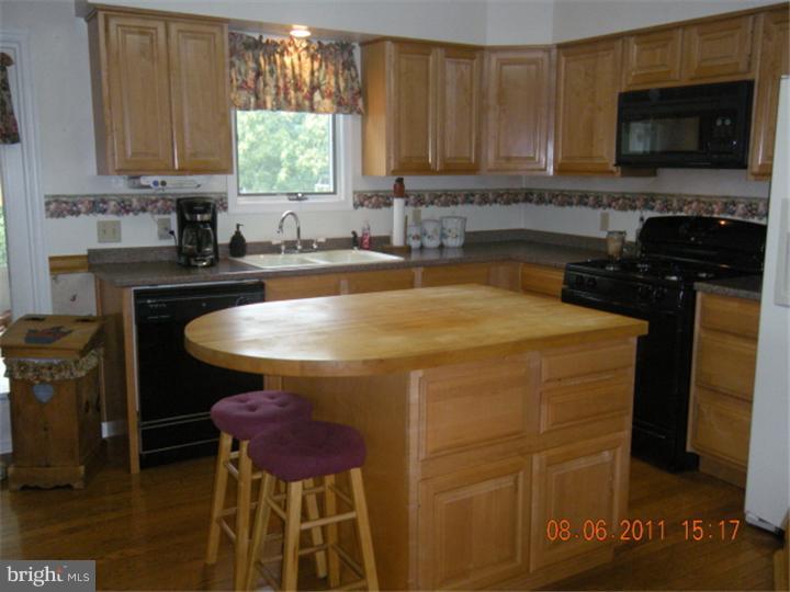 27737 Mt Pleasant Road Columbus, NJ 08022 - Photo 8 of 23 Kitchen