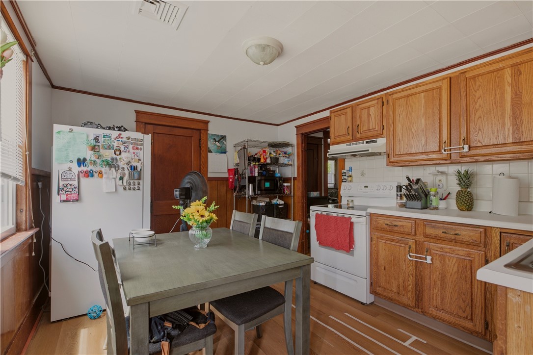 21 E Road Tiverton, RI 02878 - Photo 11 of 39
