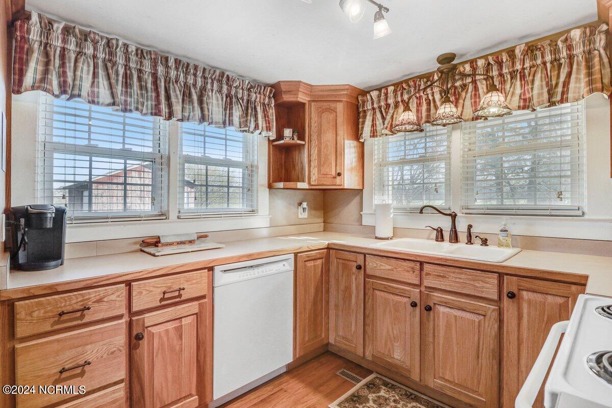 502 Bennetts Bridge Road Mount Olive, NC 28365 - Photo 17 of 27 502 Bennetts Bridge Rd-21