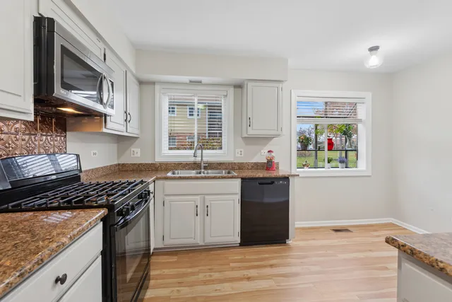 $335,000 | 724 Maplewood Court, Unit 34B, Willowbrook, IL 60527