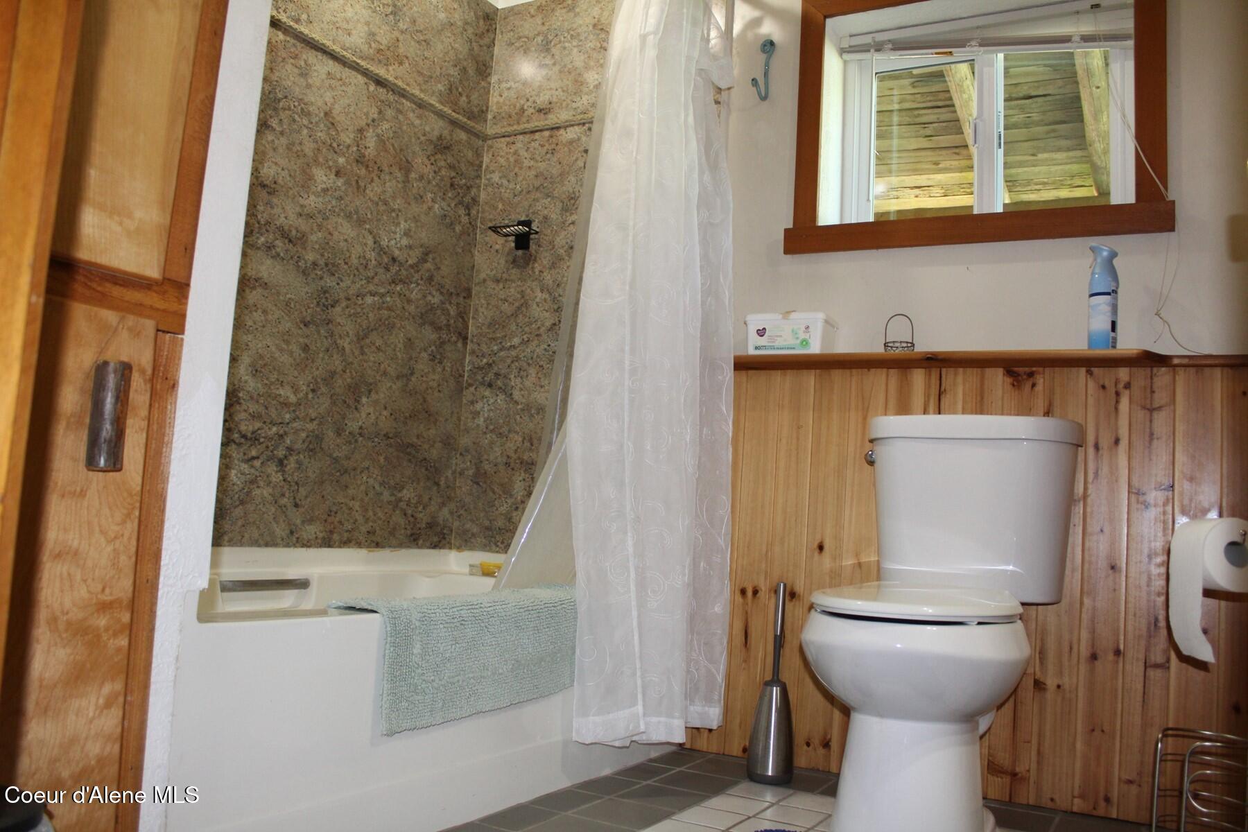 788 Gold Cup Mountain Road Laclede, ID 83841 - Photo 16 of 64 Main Floor Bathroom