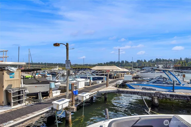 $349,000 | 3911 Lake Washington Boulevard Southeast, Unit B10, Bellevue, WA 98006