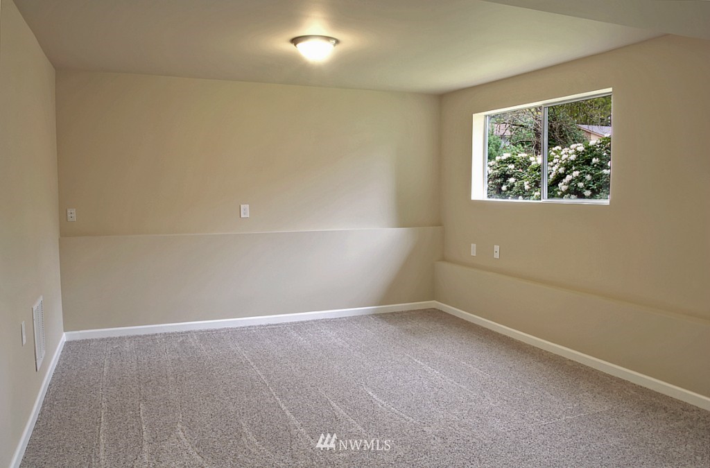 16700 132nd Place Southeast Renton, WA 98058 - Photo 11 of 18 Gallery Image 11