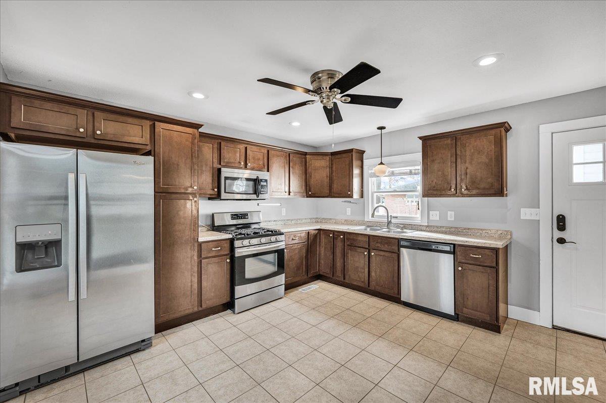 226 North Fourth Avenue Morton, IL 61550 - Photo 11 of 35