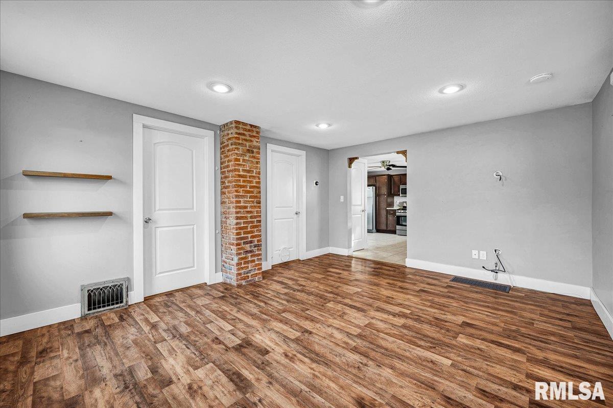 226 North Fourth Avenue Morton, IL 61550 - Photo 9 of 35