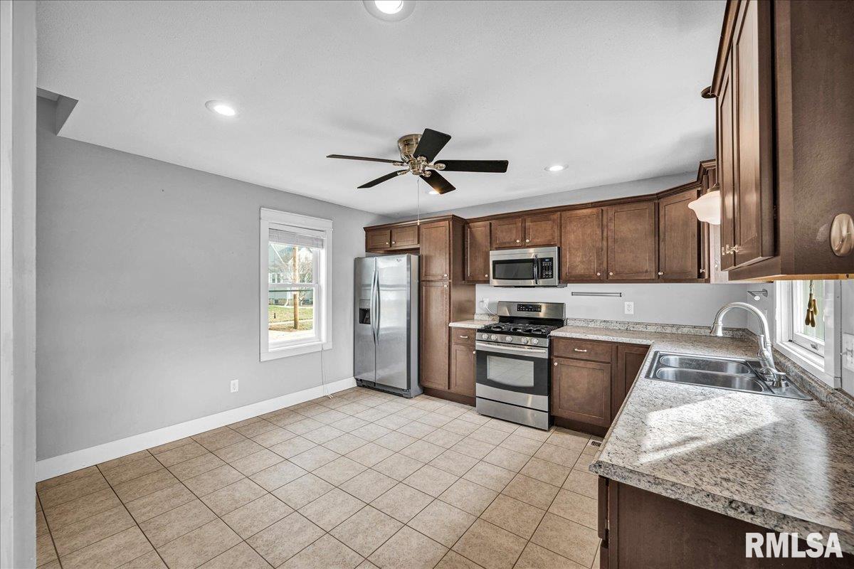 226 North Fourth Avenue Morton, IL 61550 - Photo 10 of 35