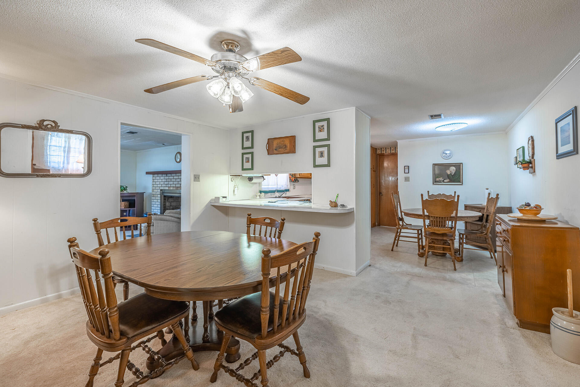 1709 Valparaiso Boulevard Niceville, FL 32578 - Photo 20 of 33 a dining room with furniture and window