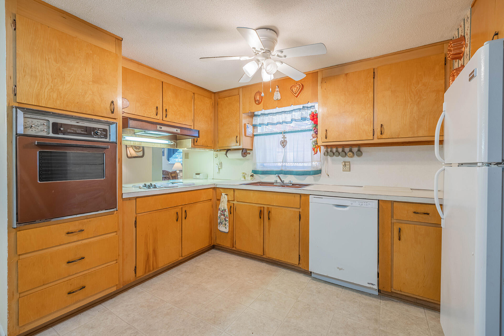 1709 Valparaiso Boulevard Niceville, FL 32578 - Photo 22 of 33 a kitchen with cabinets stainless steel appliances and a counter