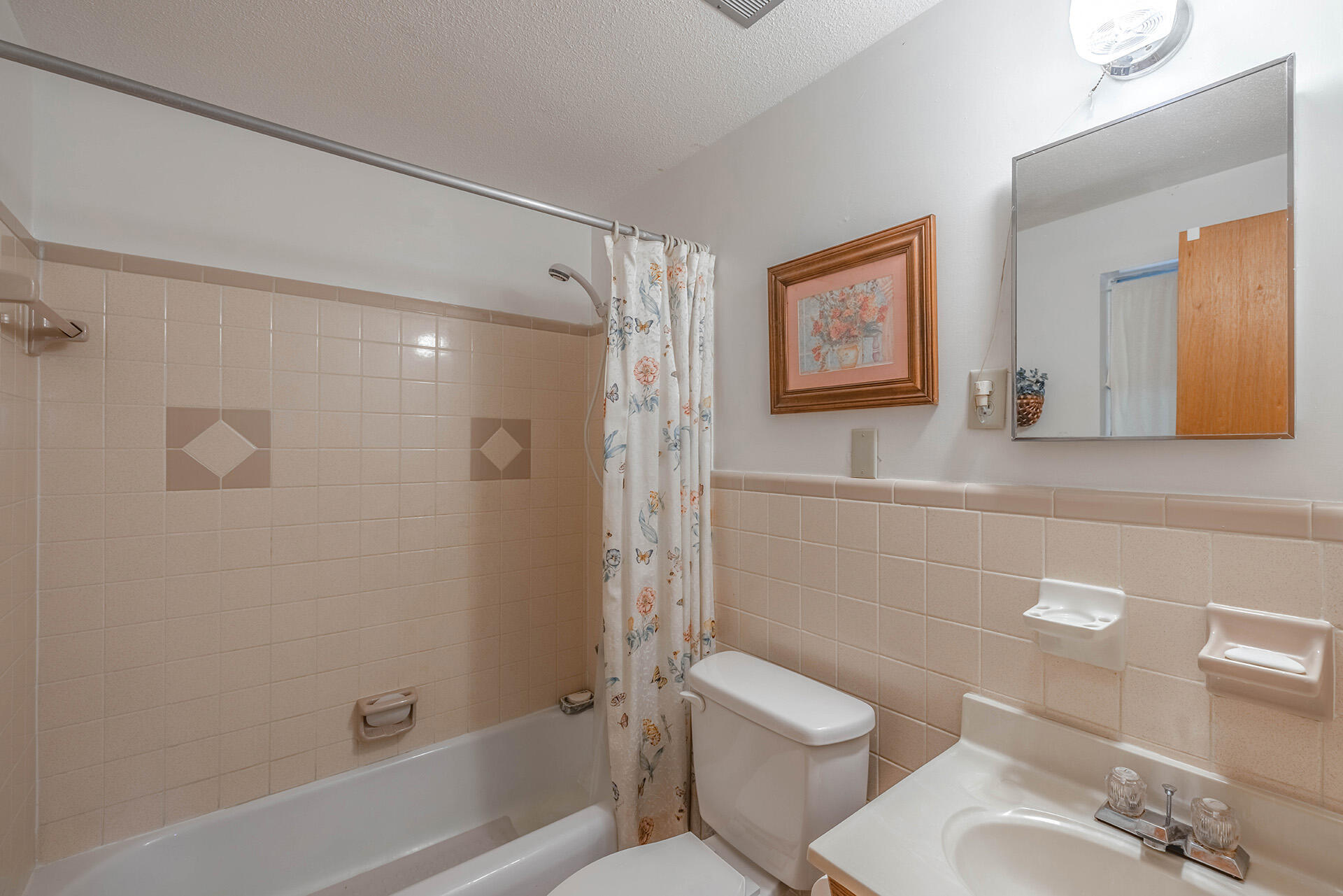 1709 Valparaiso Boulevard Niceville, FL 32578 - Photo 31 of 33 a bathroom with a toilet sink and shower