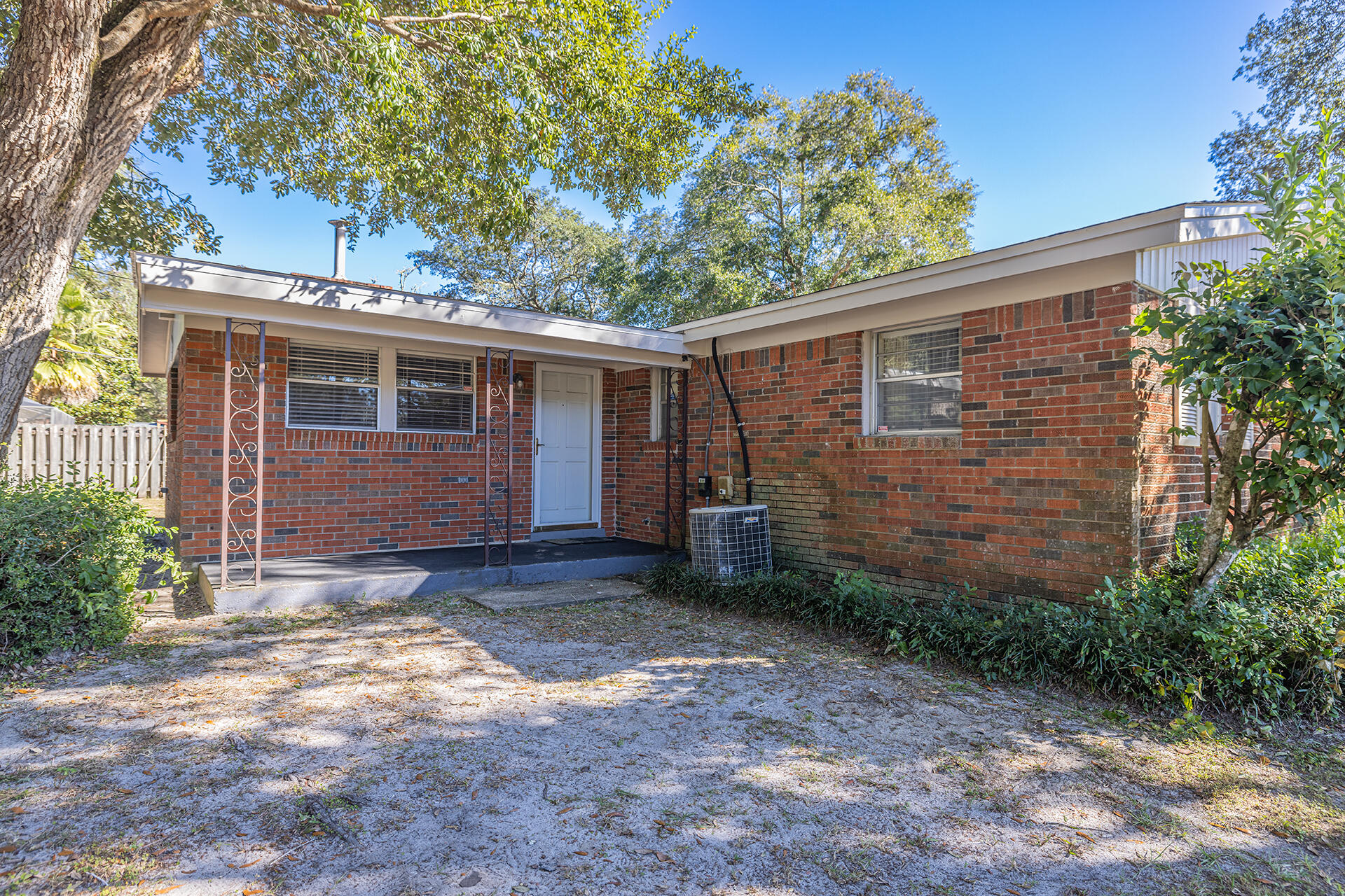 1709 Valparaiso Boulevard Niceville, FL 32578 - Photo 4 of 33 a view of a house with a yard