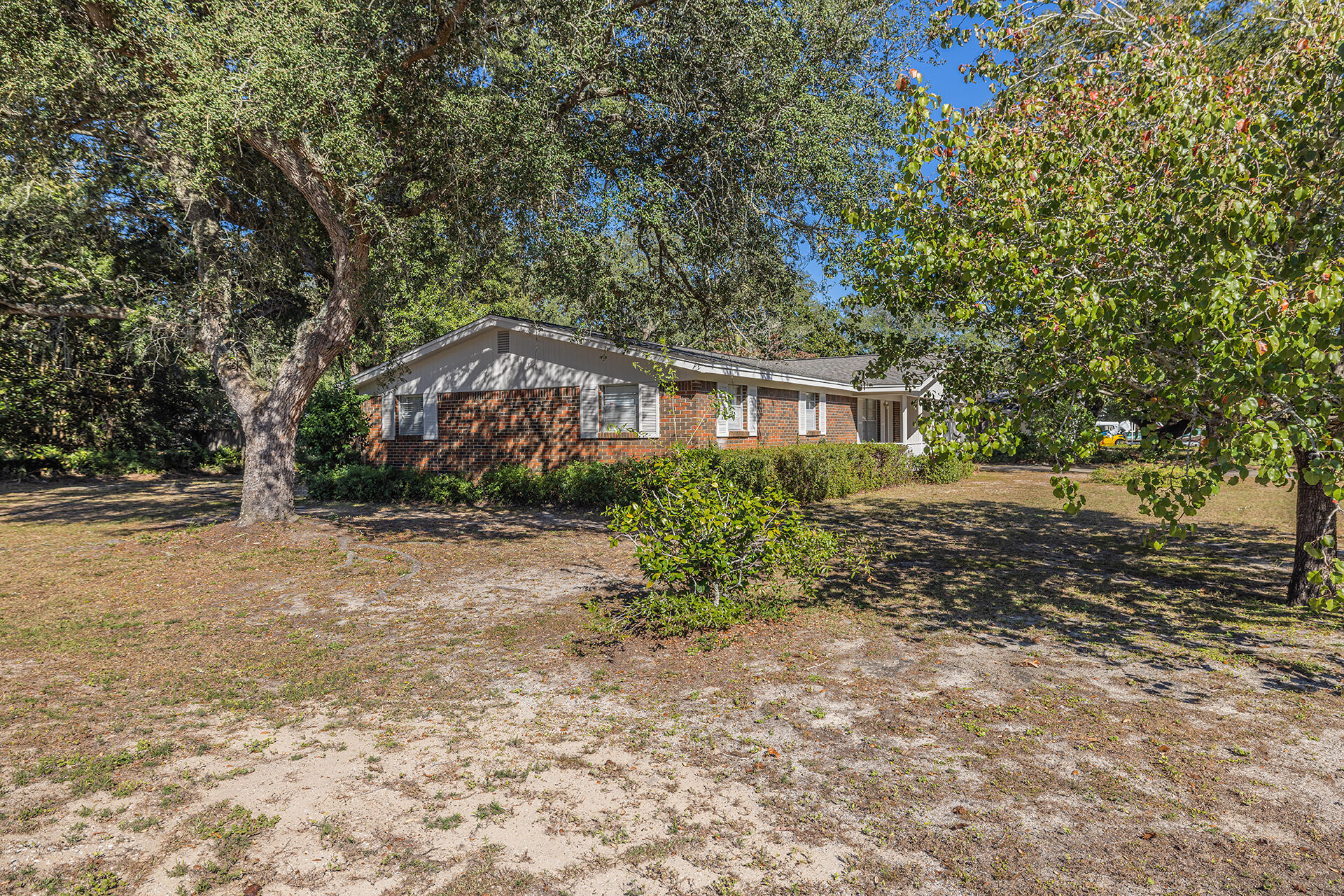 1709 Valparaiso Boulevard Niceville, FL 32578 - Photo 5 of 33 a view of a house with a yard