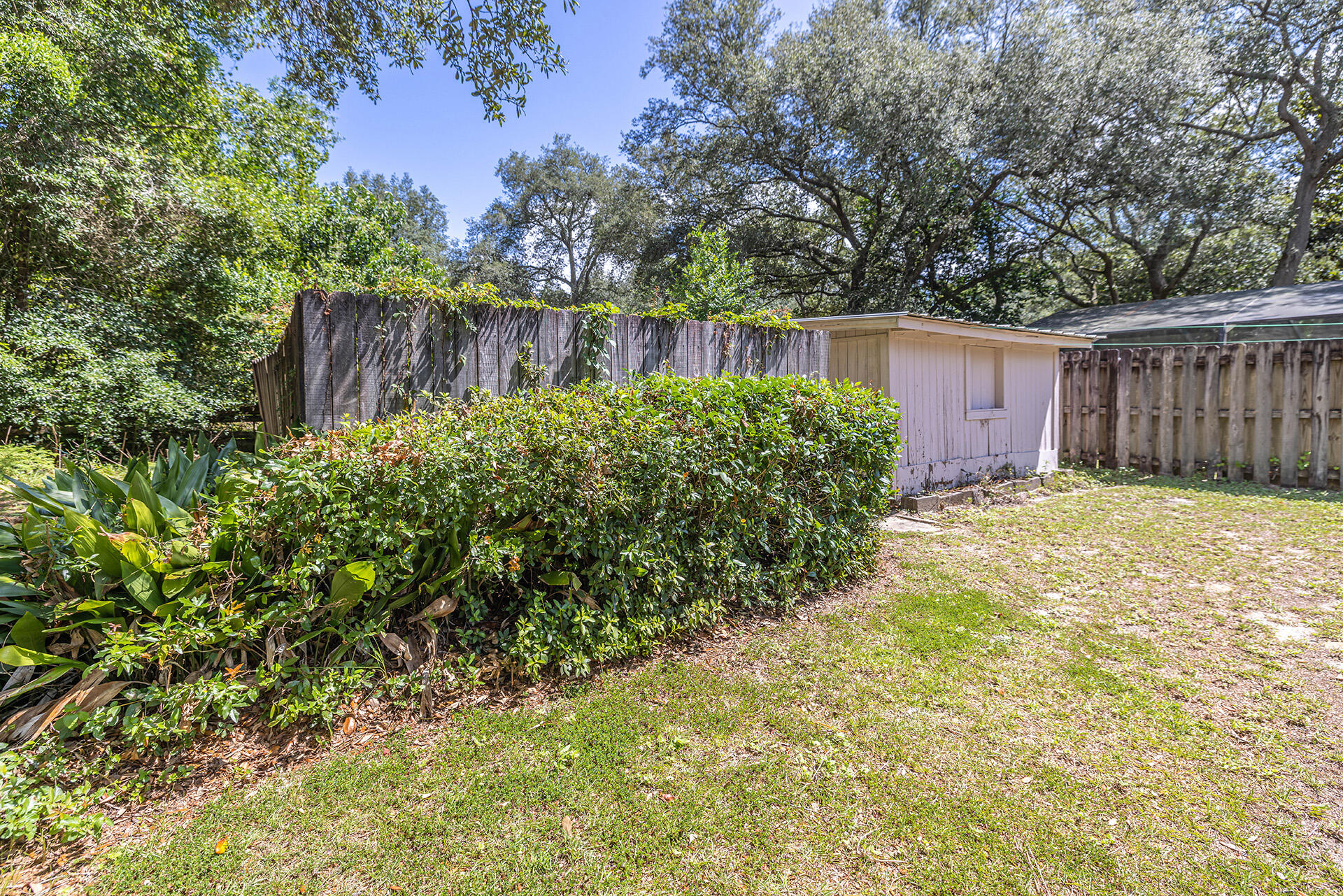 1709 Valparaiso Boulevard Niceville, FL 32578 - Photo 7 of 33 a view of a backyard