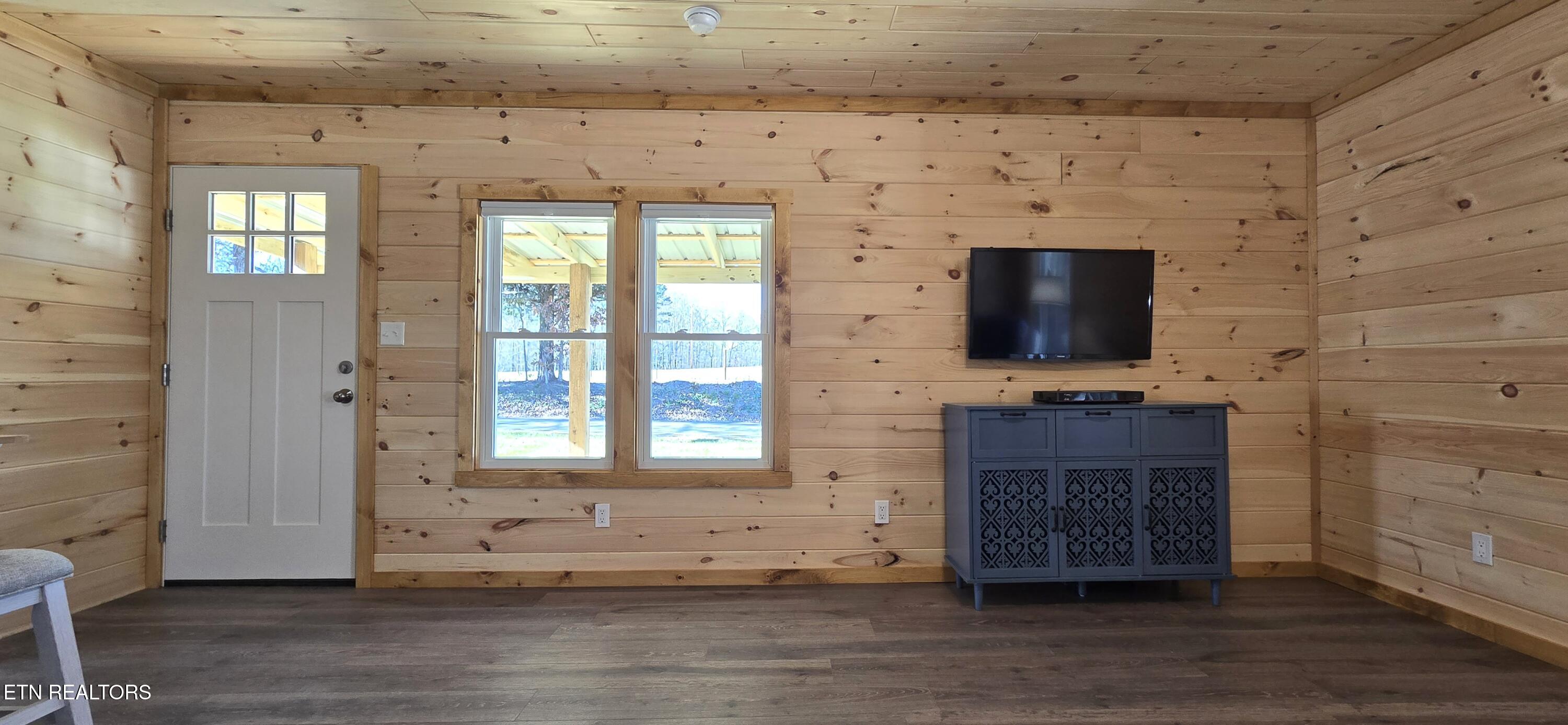 910 Barnett Bridge Road Lancing, TN 37770 - Photo 5 of 20 20251117_122317