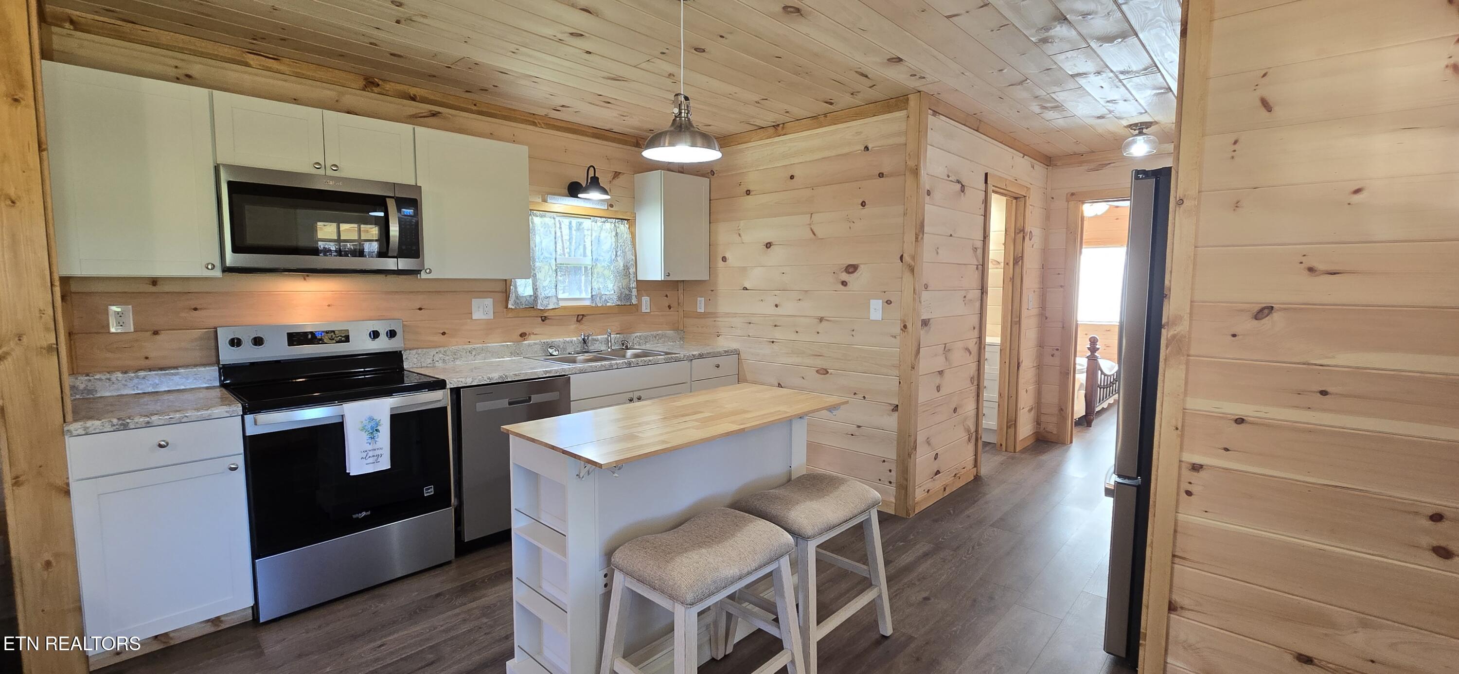 910 Barnett Bridge Road Lancing, TN 37770 - Photo 7 of 20 20251117_122333