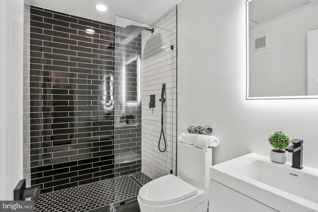 $3,600 | 611 Kennedy Street Northwest, Unit 402, Washington, DC 20011
