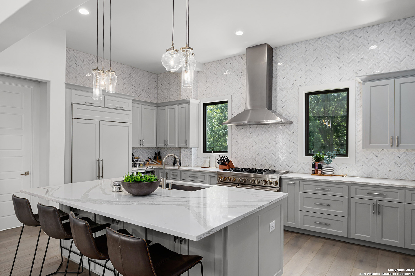 140 Rio Azul Seguin, TX 78155 - Photo 10 of 34 a kitchen with a table chairs and cabinets