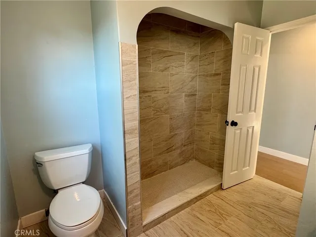 a bathroom with a toilet and a shower