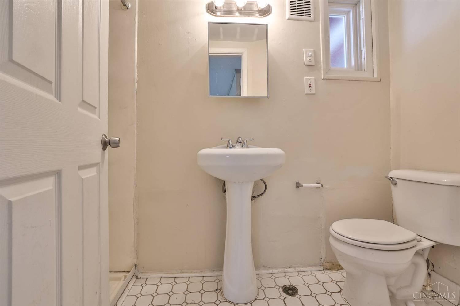 1725 Compton Road Cincinnati, OH 45231 - Photo 23 of 34 Gallery Image 23