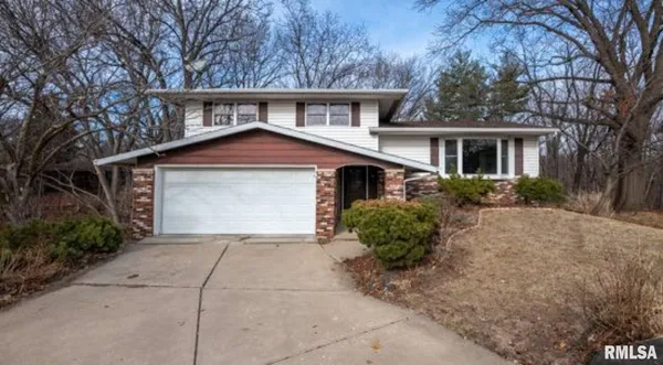 $1,900 | 2303 West Pintura Court, Peoria, IL 61614