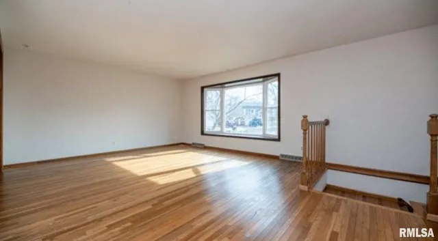 $1,900 | 2303 West Pintura Court, Peoria, IL 61614