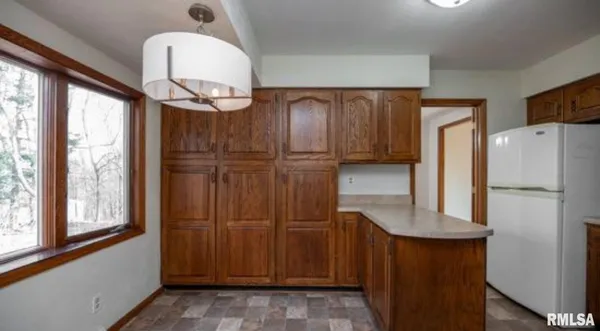 $1,900 | 2303 West Pintura Court, Peoria, IL 61614