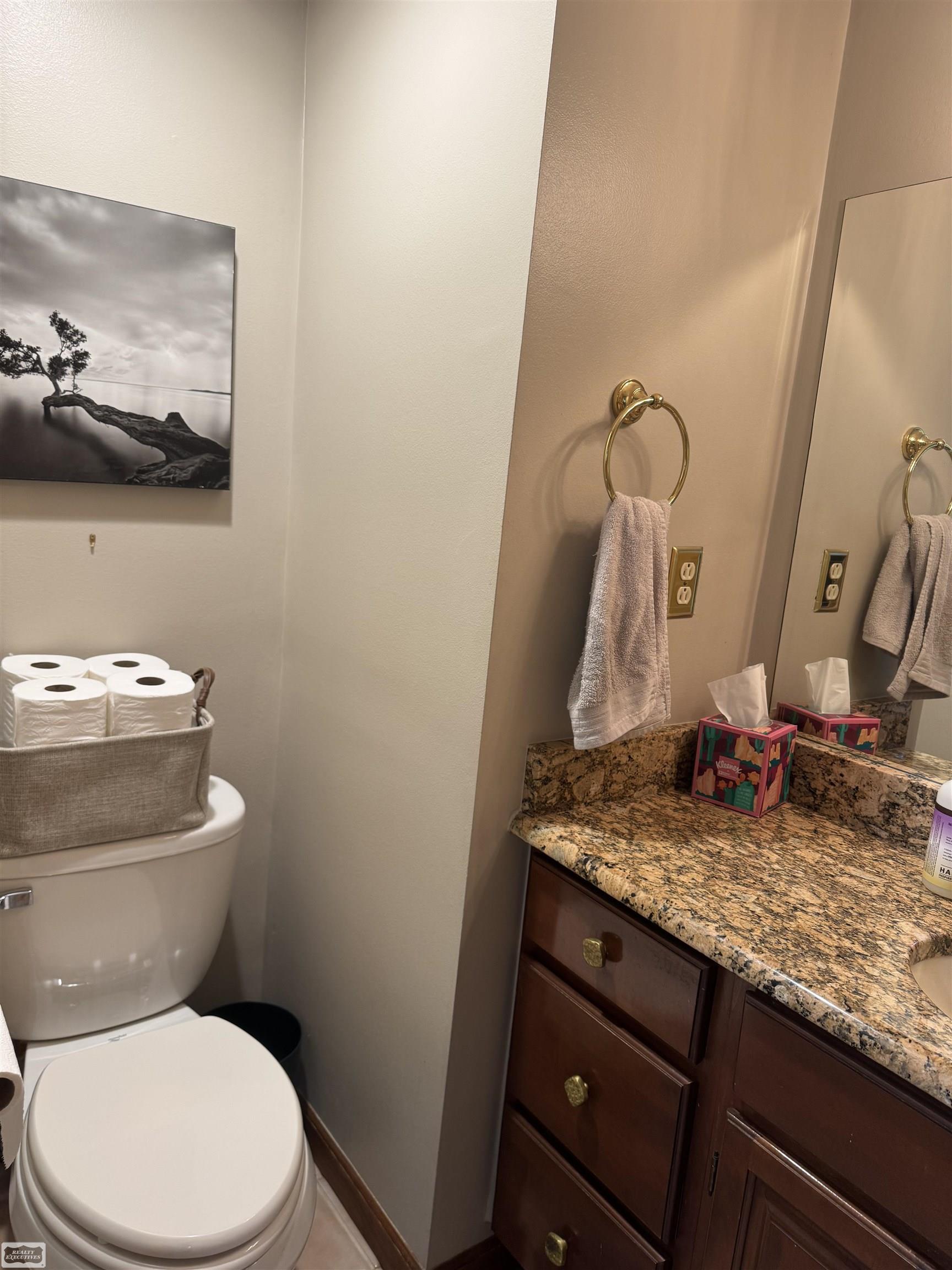 53870 Fairchild Road Macomb, MI 48042 - Photo 11 of 58 First floor 1/2 bath