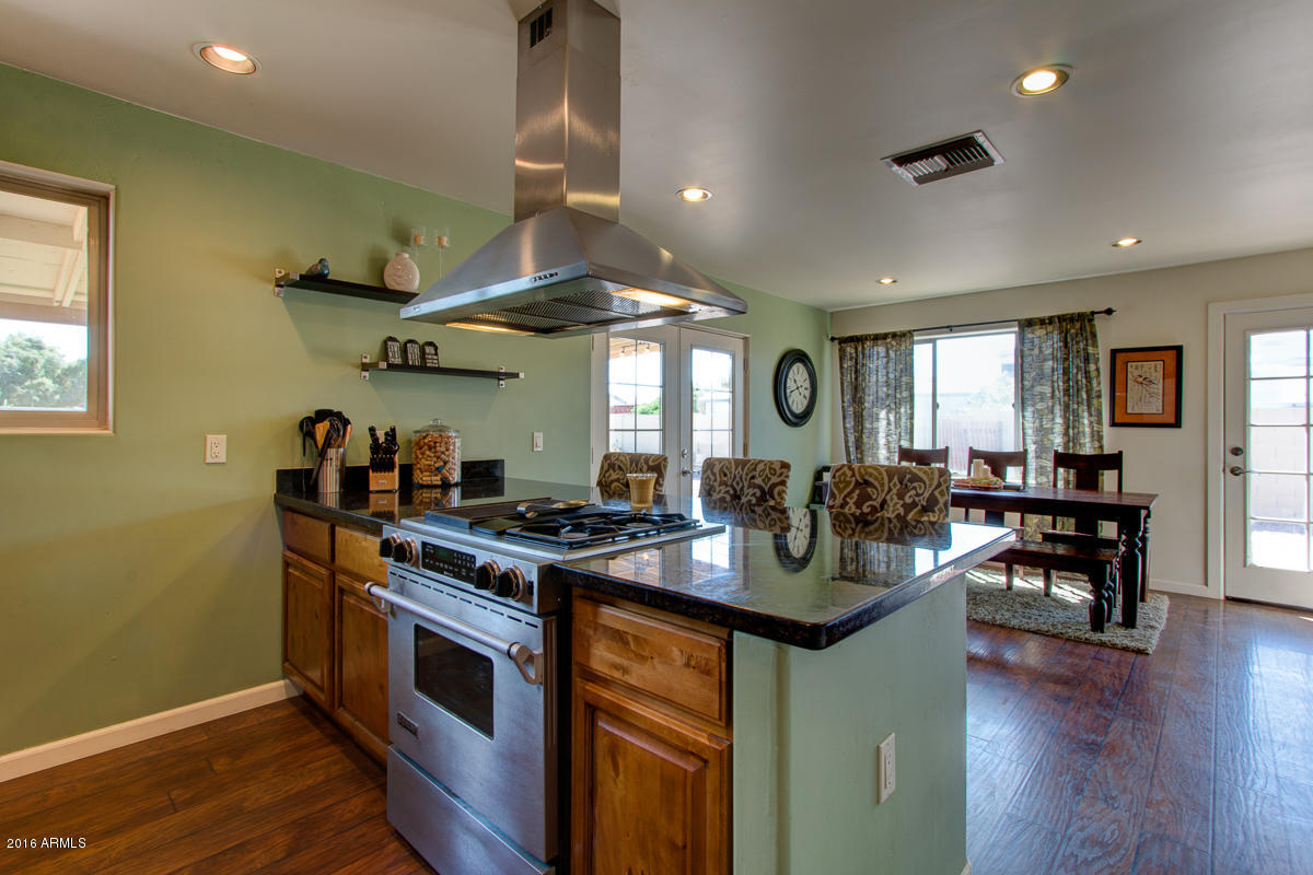 3001 West Wethersfield Road Phoenix, AZ 85029 - Photo 8 of 32 island peninsula