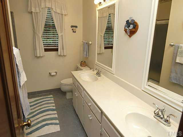 10013 Whitestone Road Raleigh, NC 27615 - Photo 22 of 25 Master Bath/Spa
