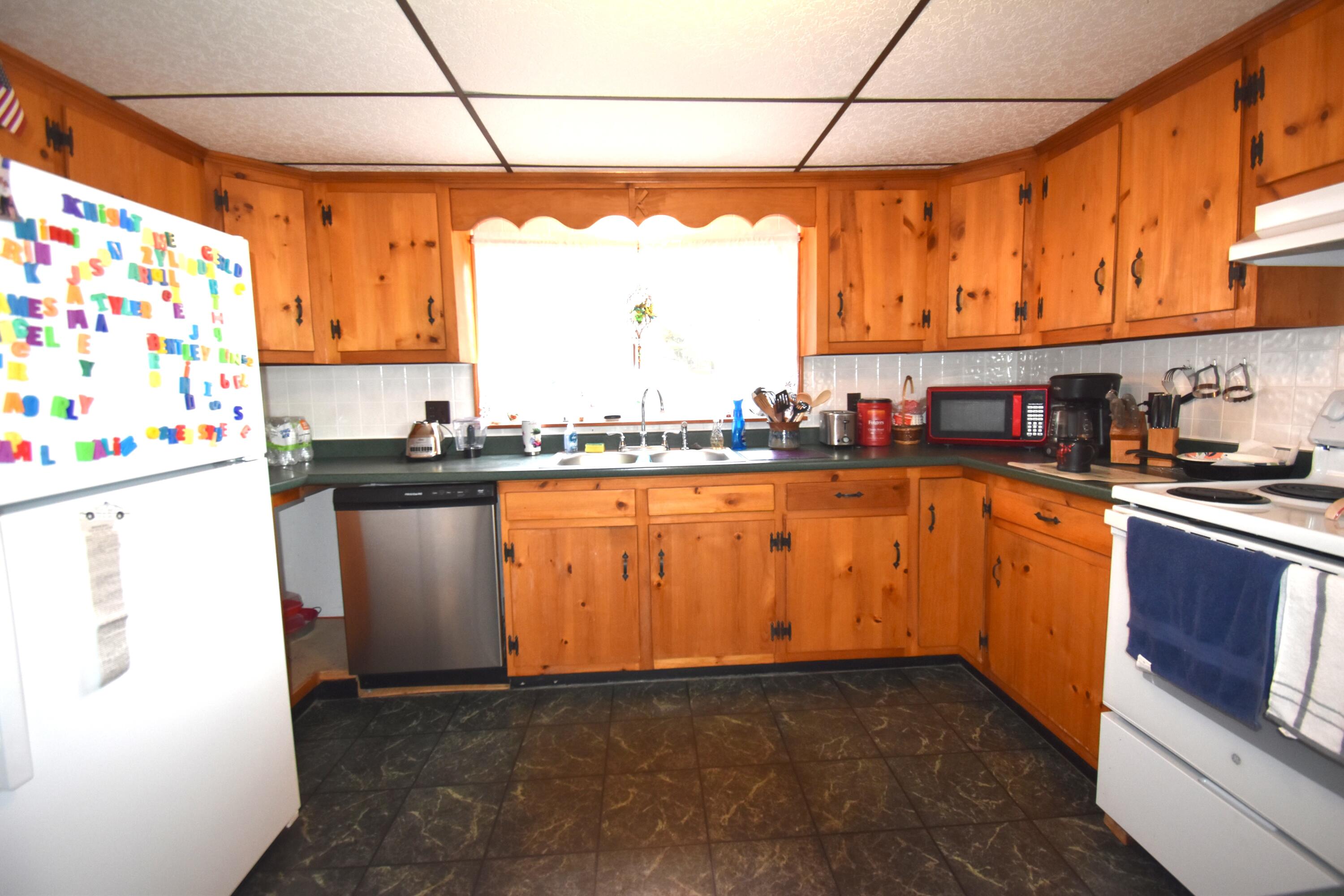 318 Bigelow Road St. Albans, ME 04971 - Photo 13 of 30 kitchen