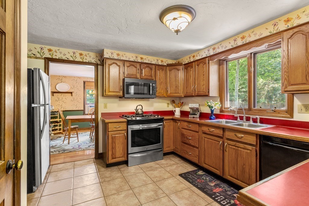 151 Cox Street Hudson, MA 01749 - Photo 8 of 35 Gallery Image 8