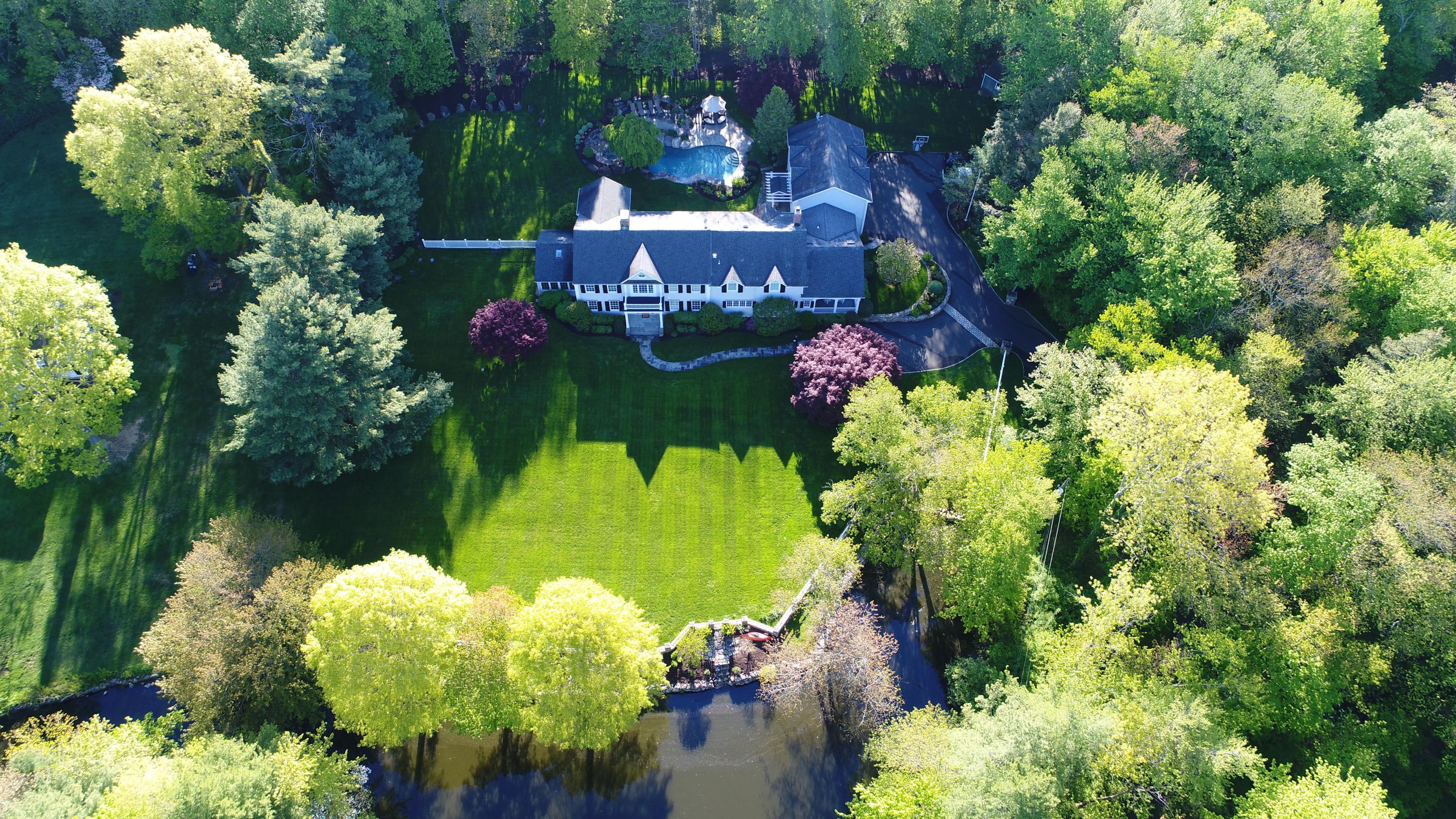 388 Middlesex Road Darien, CT 06820 - Photo 3 of 41 a street view with sitting space