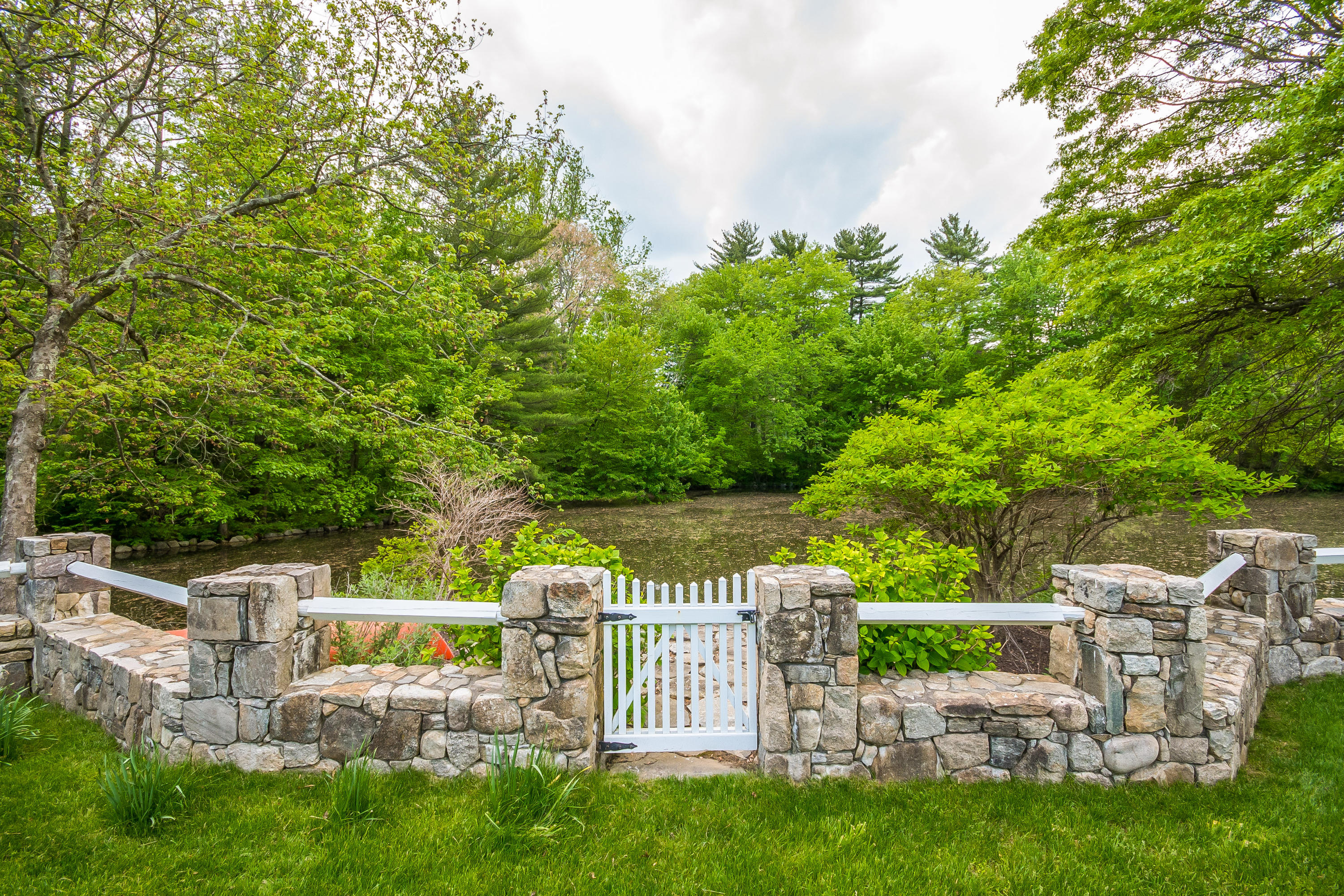 388 Middlesex Road Darien, CT 06820 - Photo 40 of 41 a view of a chairs and table on the garden
