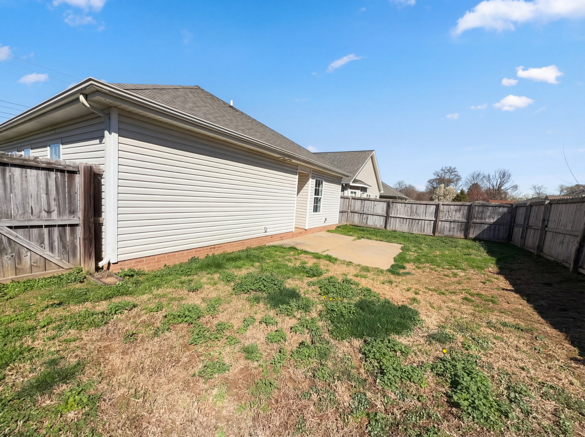 511 Bridle Way Hopkinsville, KY 42240 - Photo 15 of 17 a house view with a backyard space