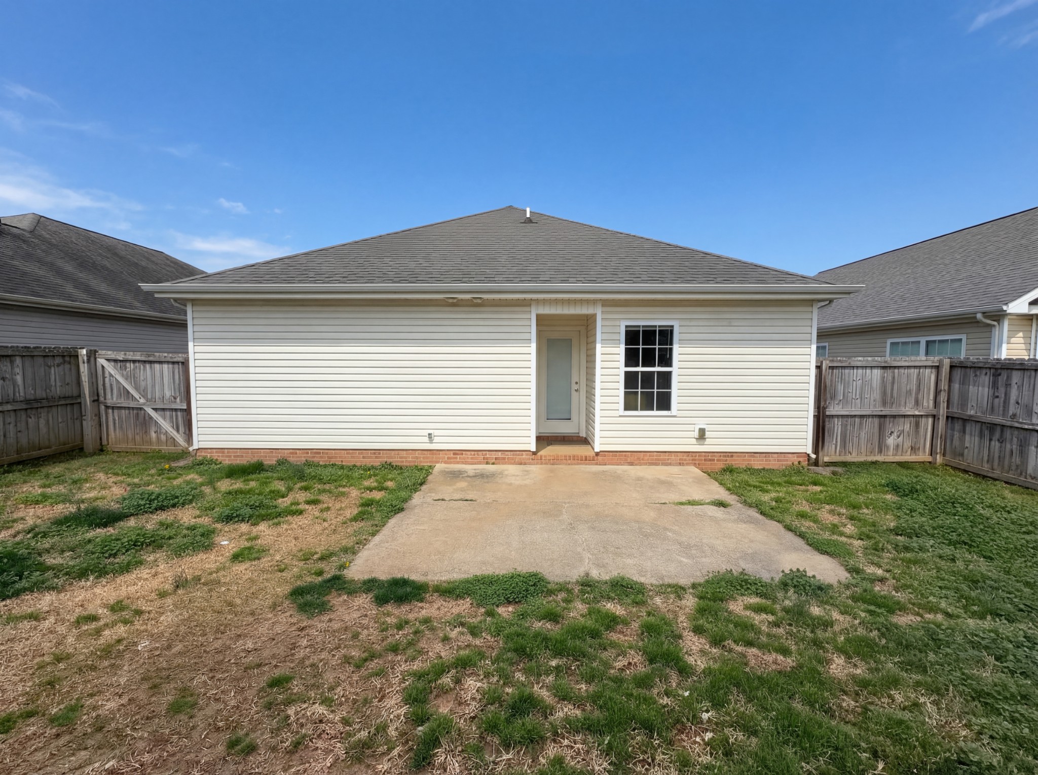 511 Bridle Way Hopkinsville, KY 42240 - Photo 5 of 17 a view of backyard of house