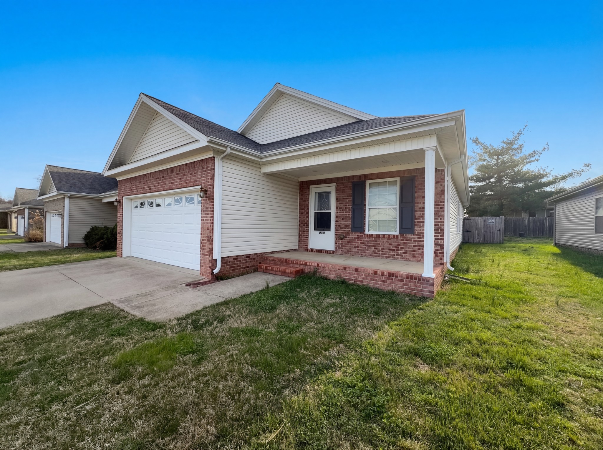 511 Bridle Way Hopkinsville, KY 42240 - Photo 7 of 17 a view of a backyard of the house