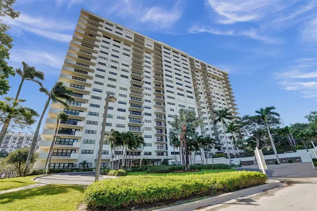 $3,400 | 3200 Port Royale Drive North, Unit 905, Fort Lauderdale, FL 33308