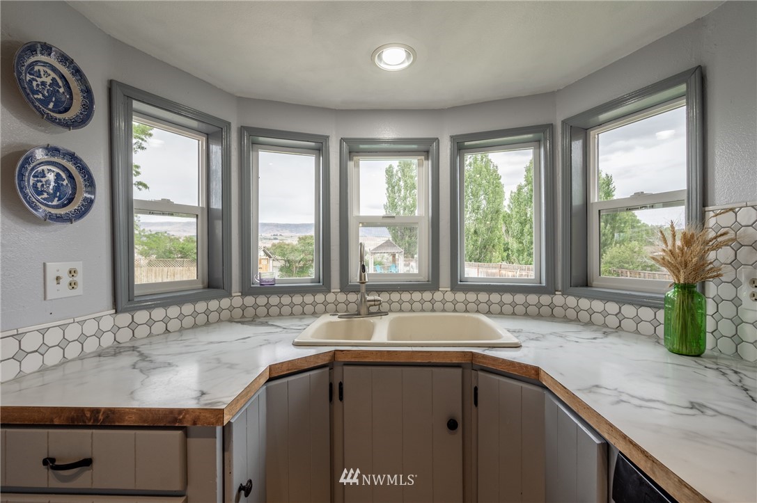 3680 West Malaga Road Malaga, WA 98828 - Photo 5 of 36 Gallery Image 5