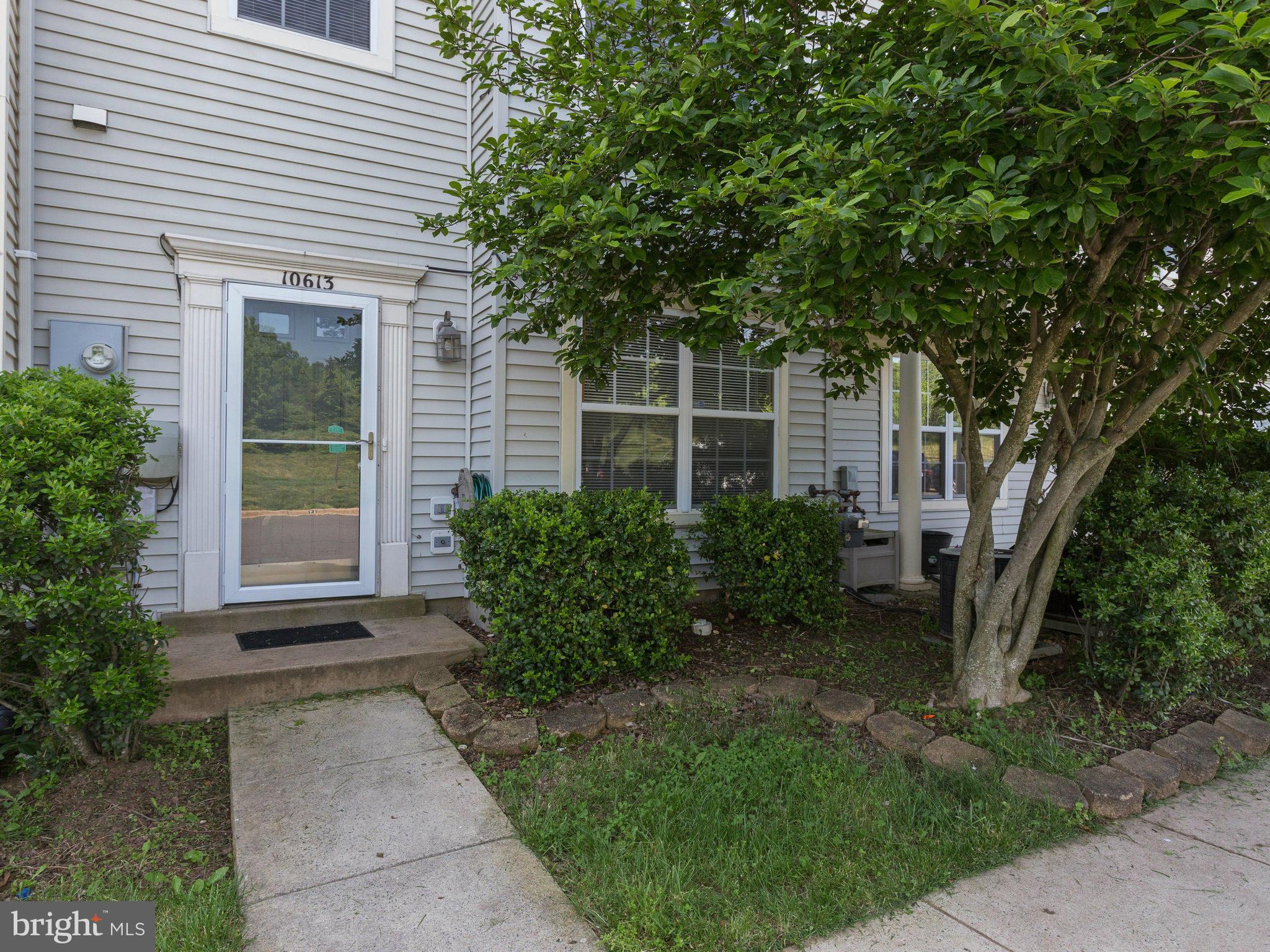 10613 Lockerbie Way Manassas, VA 20109 - Photo 2 of 27 a front view of a house with a garden