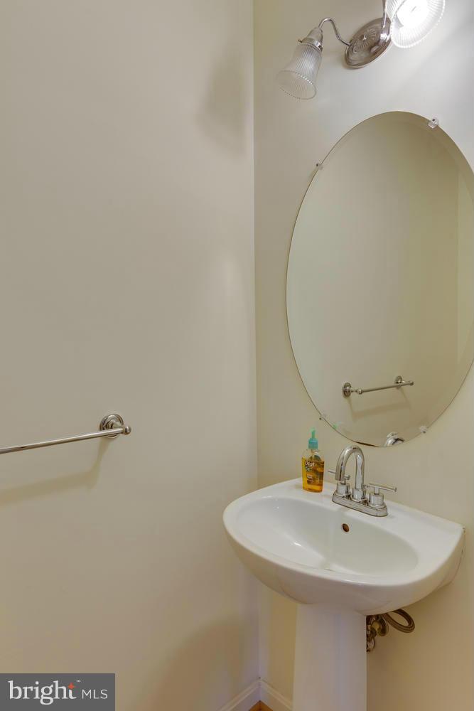 10613 Lockerbie Way Manassas, VA 20109 - Photo 13 of 27 a bathroom with a sink and mirror